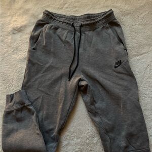 Nike tech fleece joggers